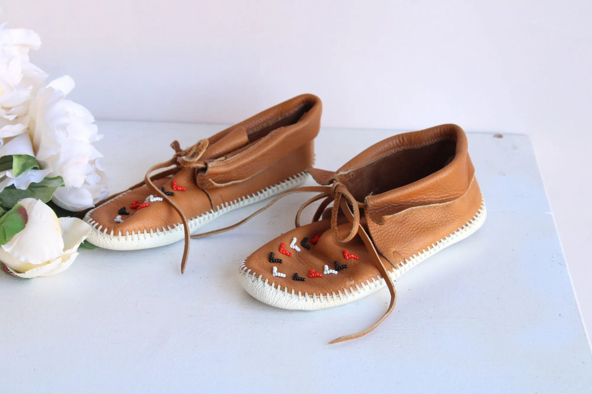 Vintage 1990's Moccasins, Tan Leather with Beading, Tru Moc with Swivel Action, Size 6.5