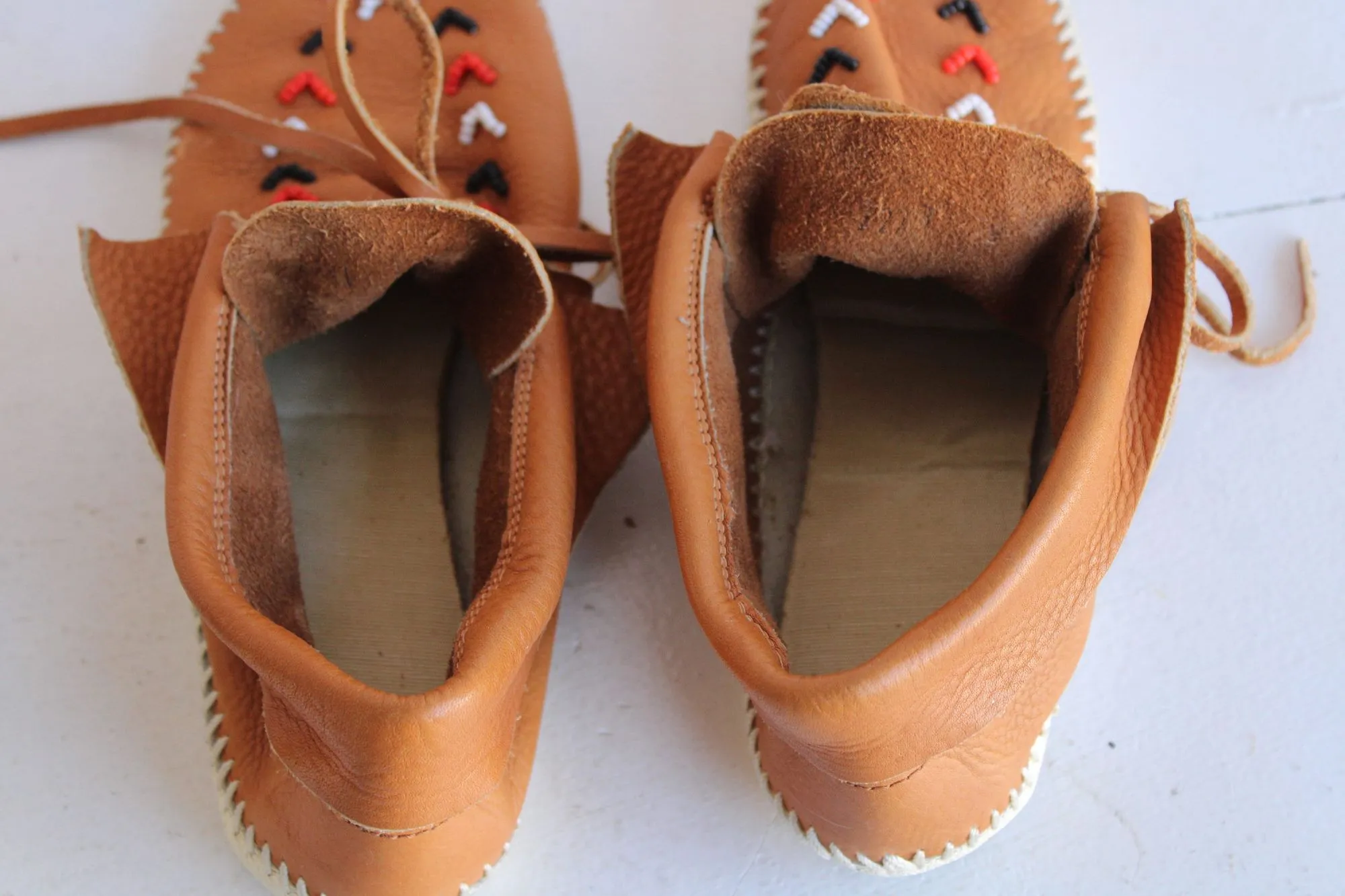 Vintage 1990's Moccasins, Tan Leather with Beading, Tru Moc with Swivel Action, Size 6.5