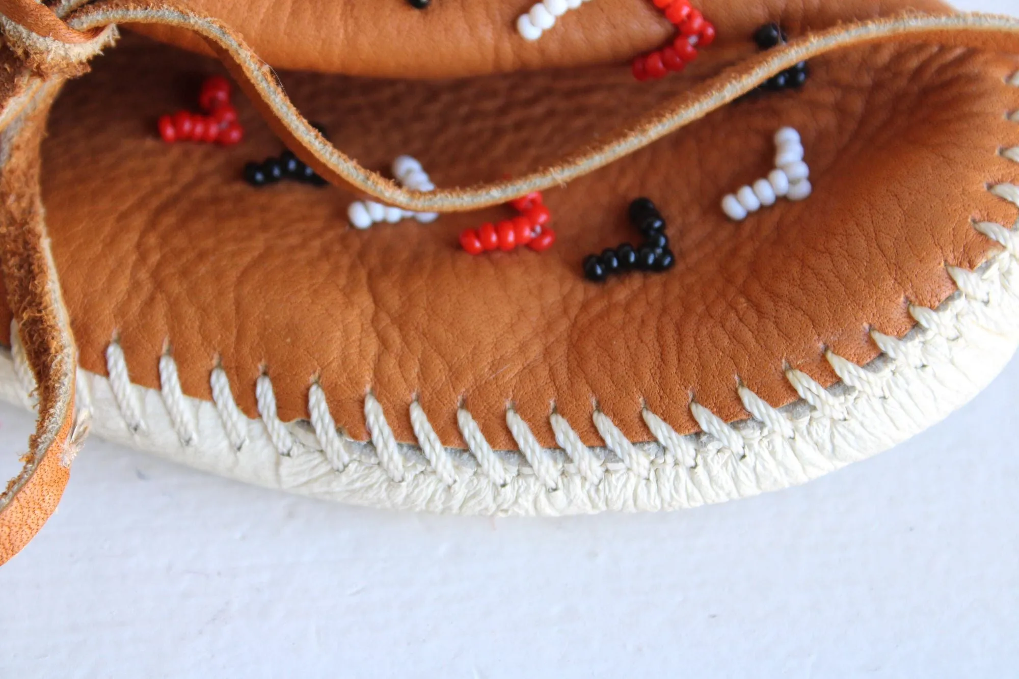 Vintage 1990's Moccasins, Tan Leather with Beading, Tru Moc with Swivel Action, Size 6.5