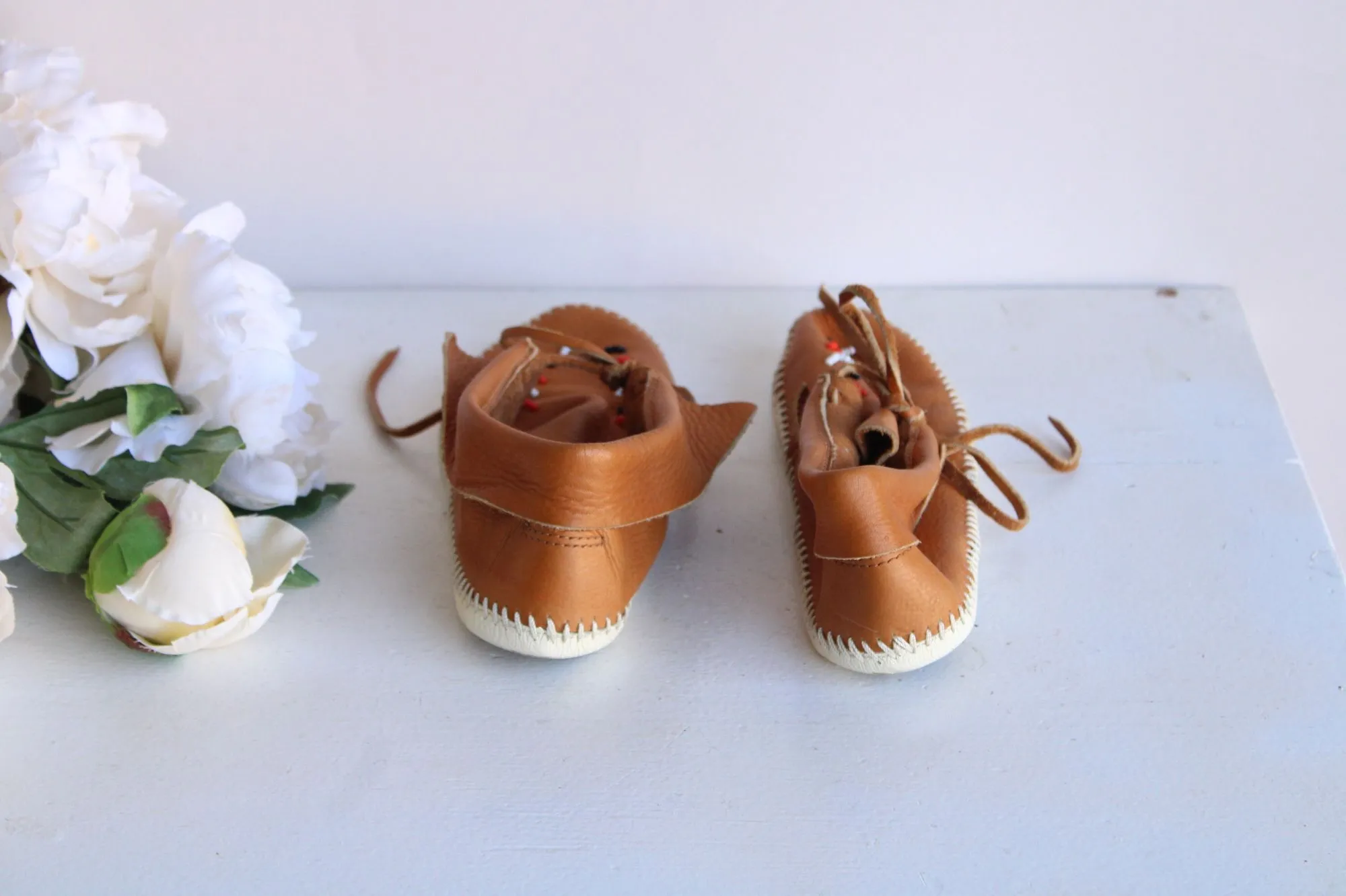 Vintage 1990's Moccasins, Tan Leather with Beading, Tru Moc with Swivel Action, Size 6.5